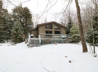 24 Louis Ln, Gouldsboro, PA 18424