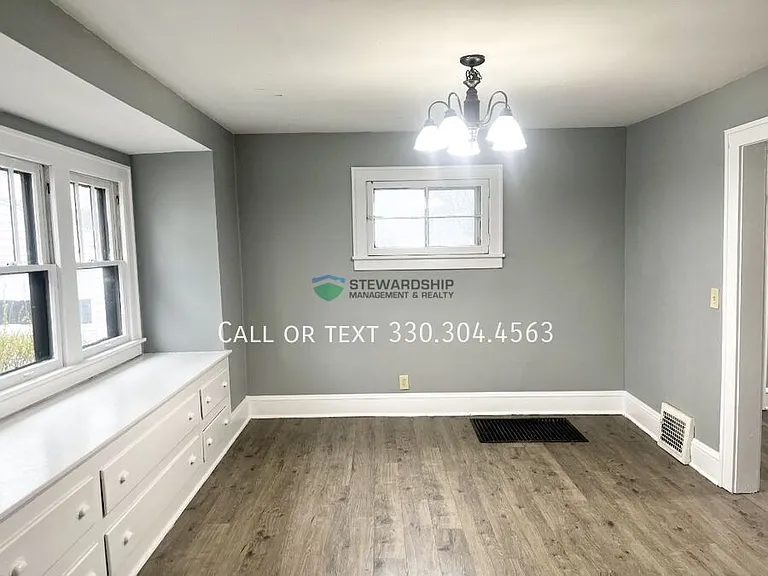 1012 Brown St — Photo 12