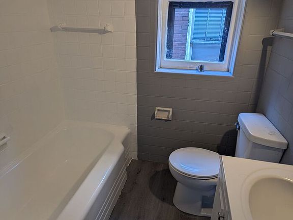 5th image of 3150 Pennsylvania Ave Unit 1F