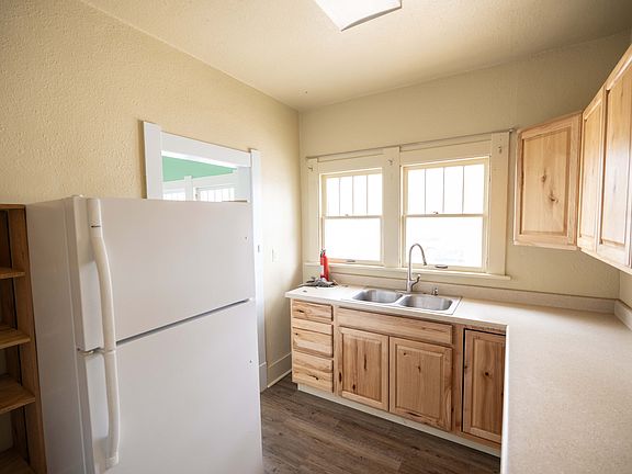2nd image of 1222 E Custer St #1