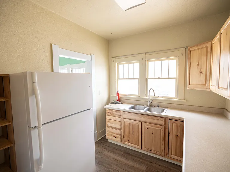 1222 E Custer St #1 — Photo 2
