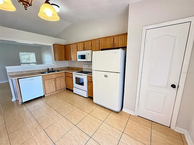 908 Tucker Ave — Photo 5