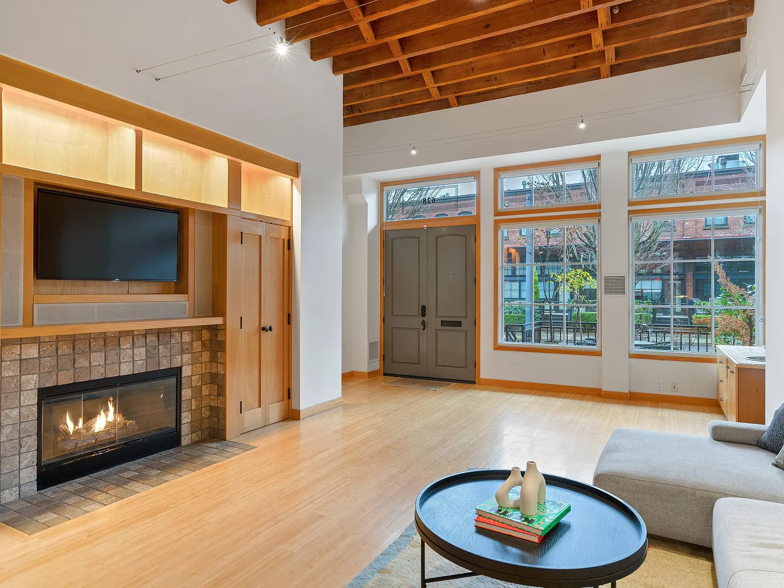 2 bed, 2036 sqft, $4,500 — Photo 2