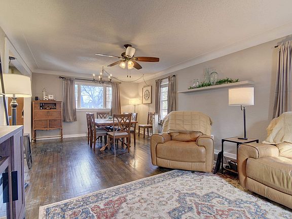 5th image of 14 Briar Place Dr