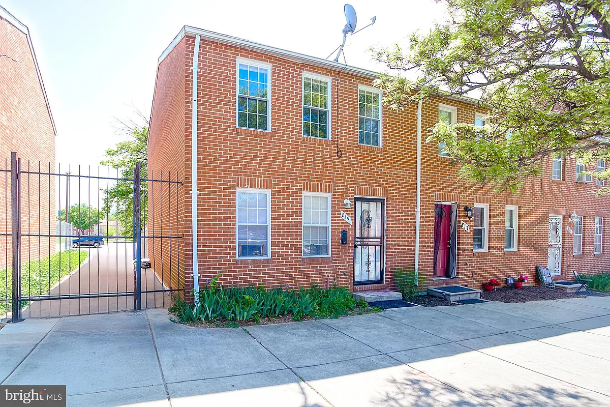 Building Photo - 819 Aisquith St