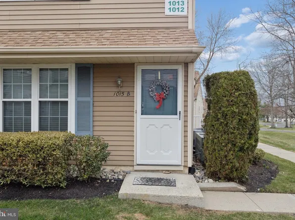 1015 Scotswood Ct, Mount Laurel, NJ 08054