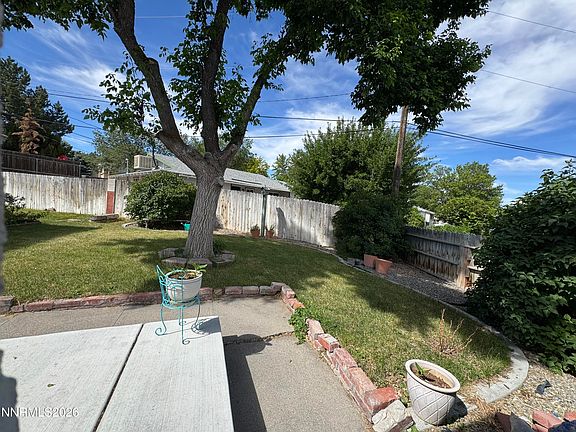 3rd image of 380 Circle Dr