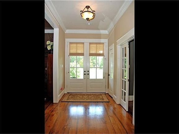 Welcome your guests into your home in this lovely double door foyer with hardwood floors and crown moulding.
