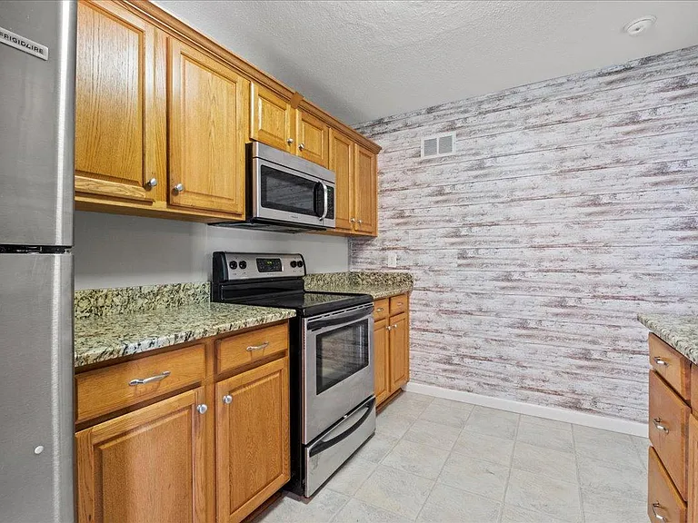 7032 Dearborn St — Photo 10