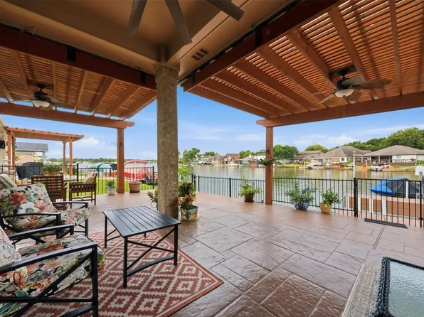 13681 Lakeside Place Dr, Willis, TX 77318
