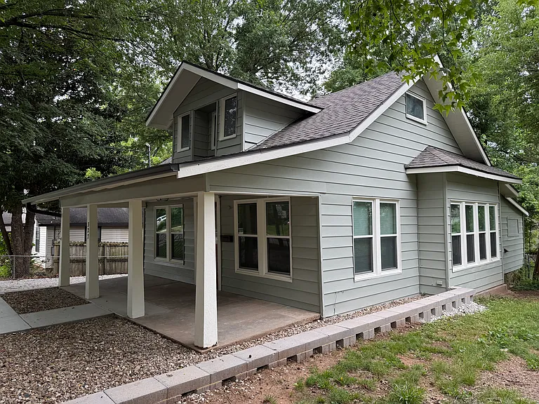 327 S Duncan Ave — Photo 2