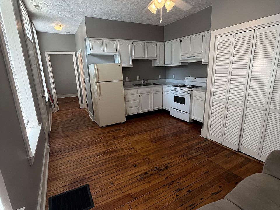 Kitchen. Facing toward bedroom.