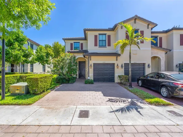 10371 W 32nd Ln, Hialeah, FL 33018