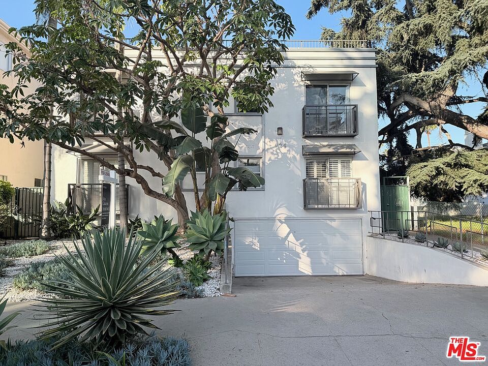 1st image of 924 5th St APT 10