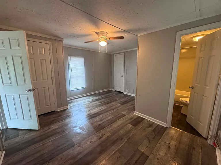 613 E Johnston St — Photo 7