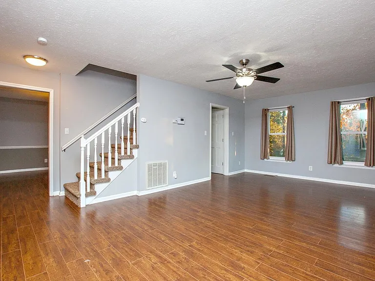 1819 Eichelberger Dr — Photo 31