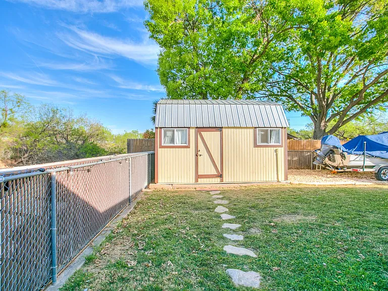 1510 Loop Dr — Photo 7