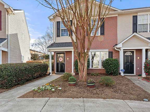 3rd image of 513 Waterbrook Dr