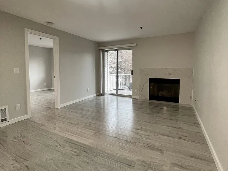 Monterey Apartments — Photo 10