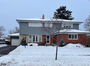 1320 W Sigwalt St, Arlington Heights, IL