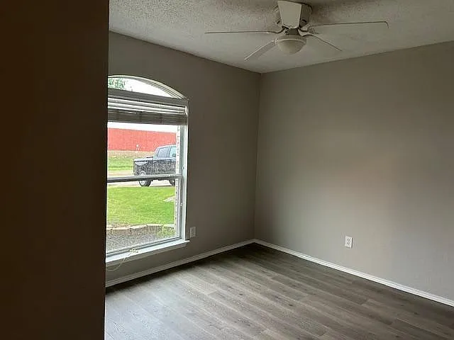 2424 Rolling Ridge Dr — Photo 15