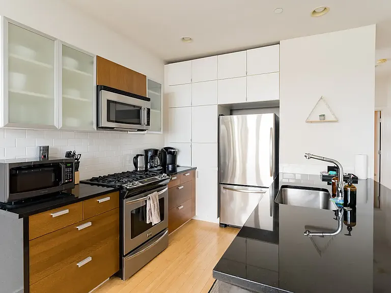 411 Summit Ave E #A — Photo 42