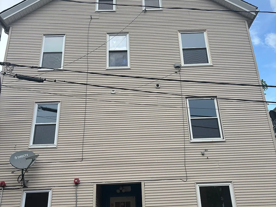 10 Howard St #1