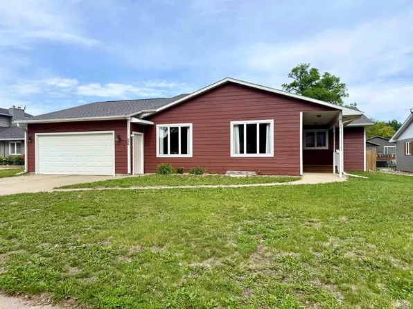 606 S Norbeck St, Vermillion, SD 57069