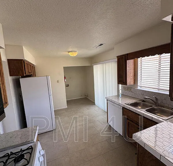 9605 Benavides Rd SW — Photo 8