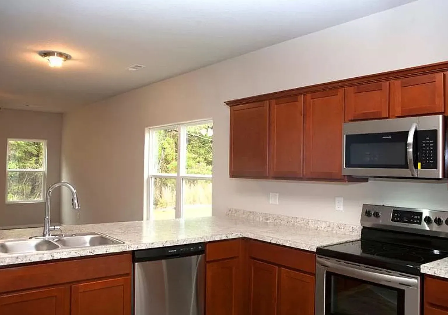 4-Bedroom, 2-Bathroom West Fayetteville Home With Fenced In Backyard And 2x Car Garage - Availabl... — Photo 4