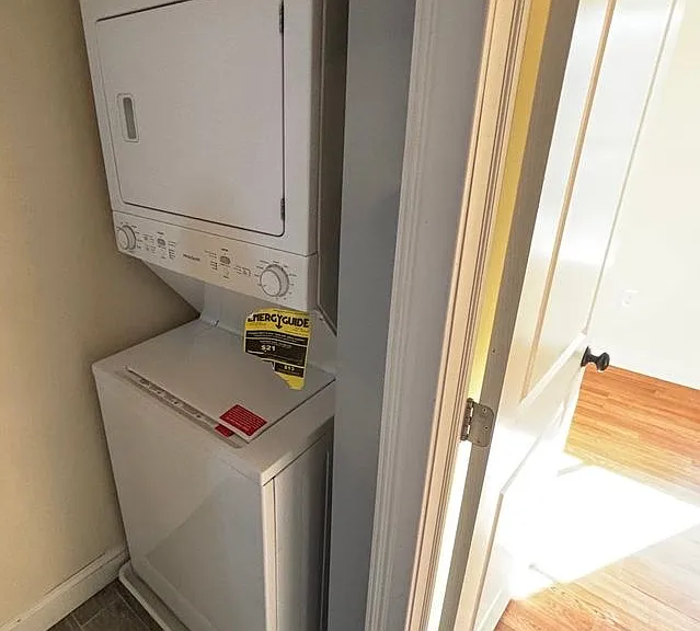 34 Sussex Ave — Photo 6