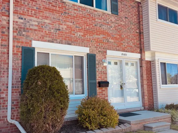 8080 Farnum Ct, Warren, MI 48093