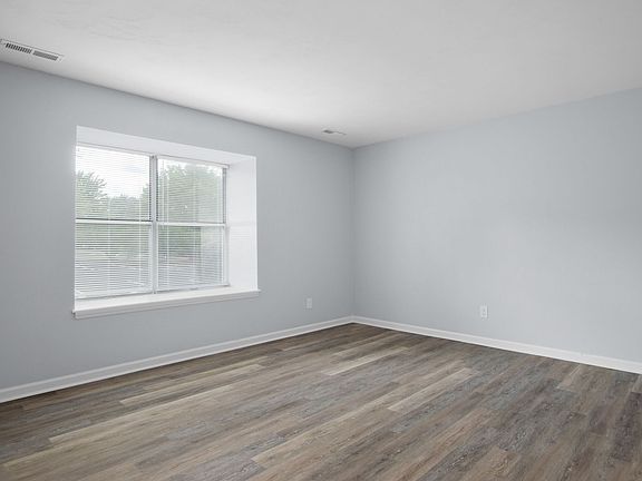 2nd image of 306 Pheasant Run Ct