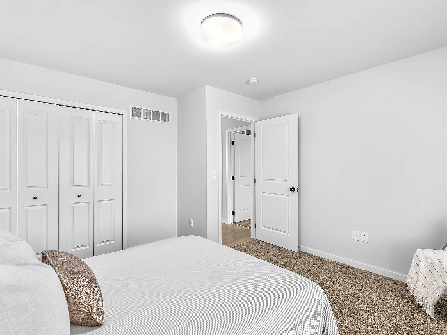 Cross Road Pines Apartments — Photo 3