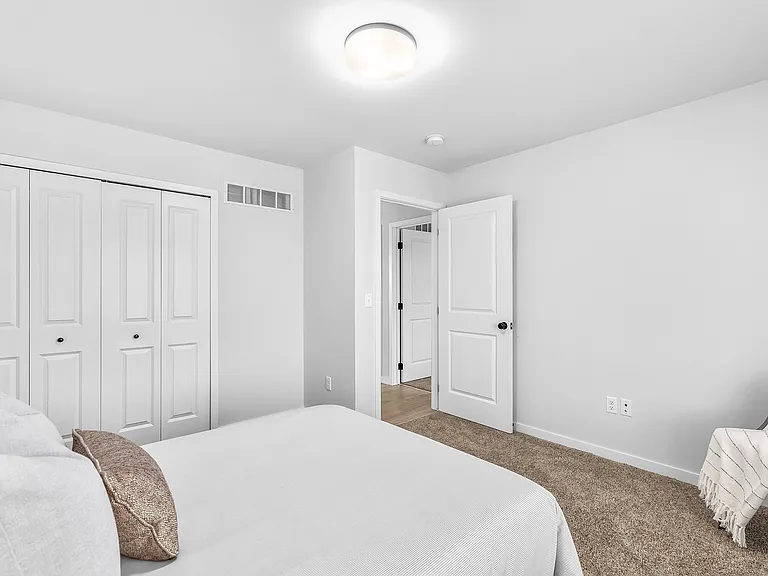 Cross Road Pines Apartments — Photo 3