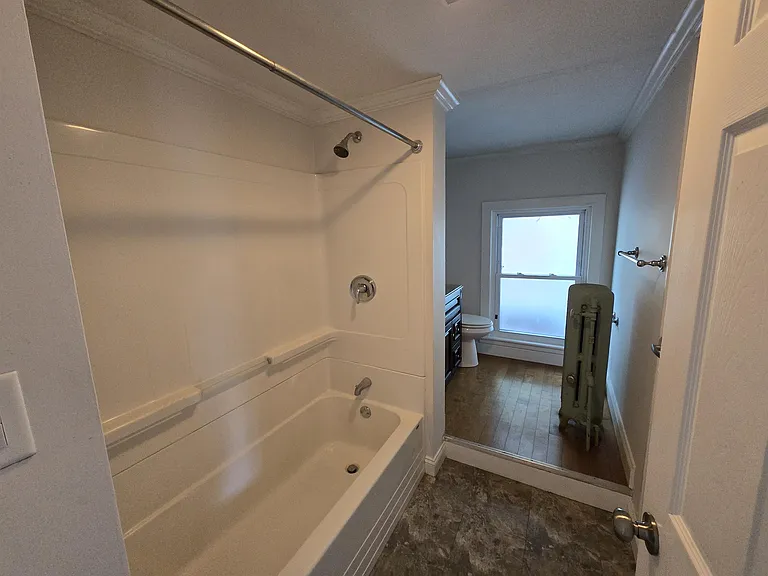 320 W Clinton St #4 — Photo 5