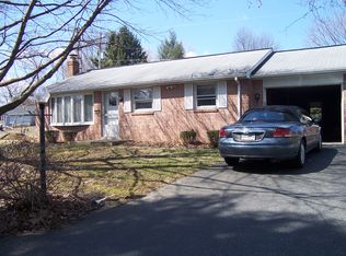 815 Sentz Dr, Mount Joy, PA 17552