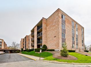 1101 S Hunt Club Dr APT 104, Mount Prospect, IL