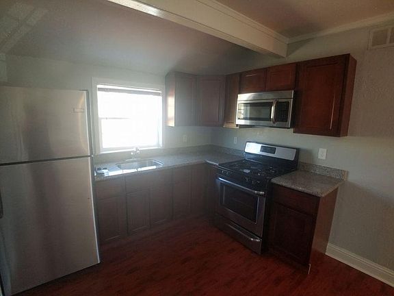 4th image of 3704 West St APT B