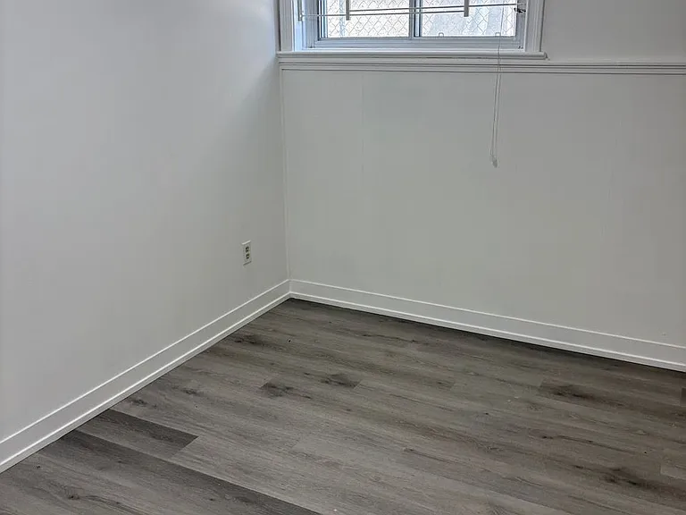 35 McAdam Ave #LOWER — Photo 9