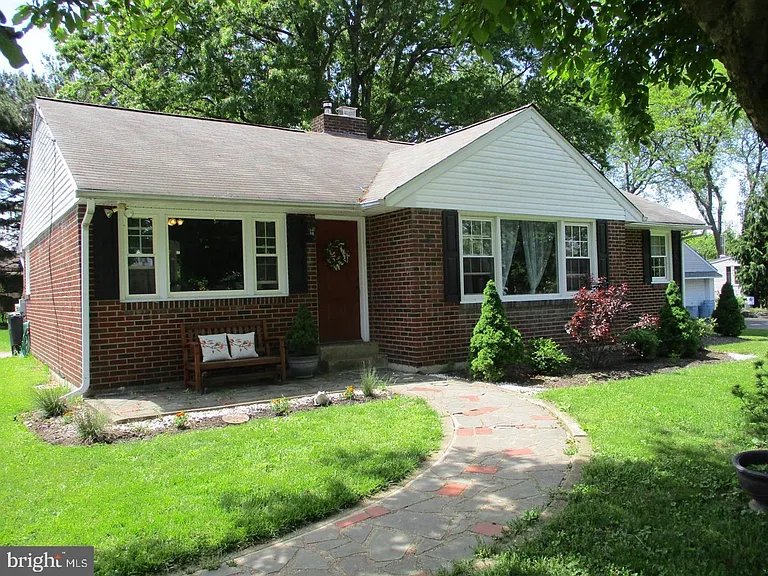 52 Paisley Rd — Photo 1
