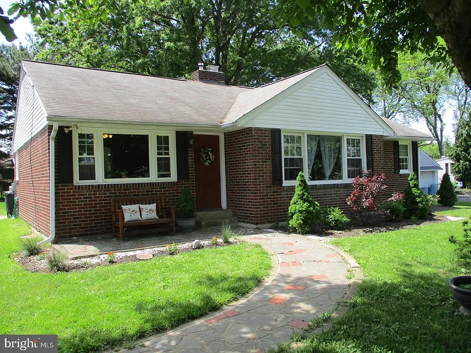 52 Paisley Rd