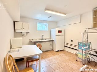 135 Chelmsford Ave #2, Toronto, ON M2R2W6