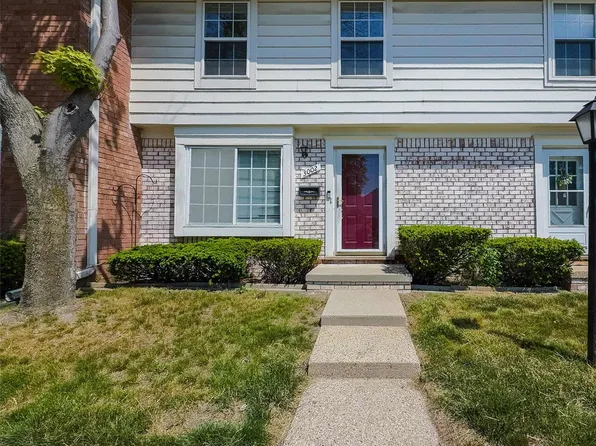 3002 N Seaton Circuit, Warren, MI 48091