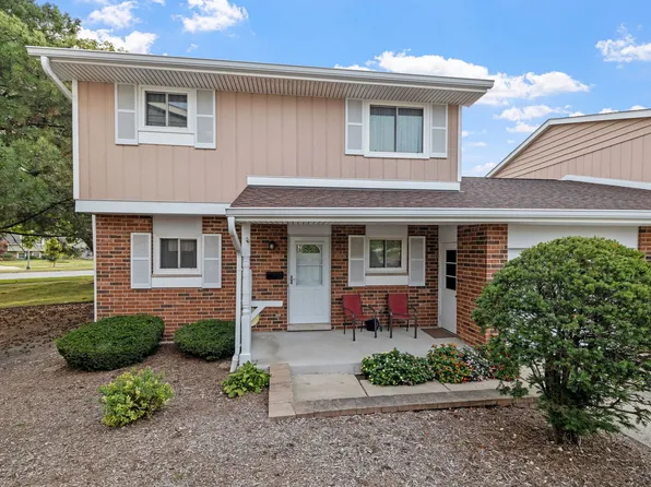 1291 Edinburgh Ct, Wheaton, IL 60189