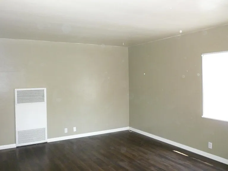 3425 Fairmount Blvd #6 — Photo 5
