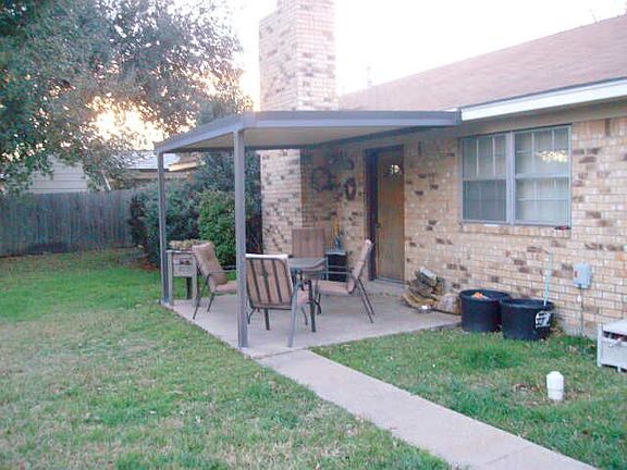 3rd image of 902 W Billington Dr
