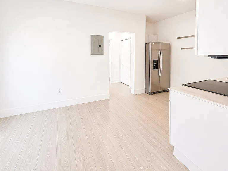 6918 Bay Dr — Photo 3