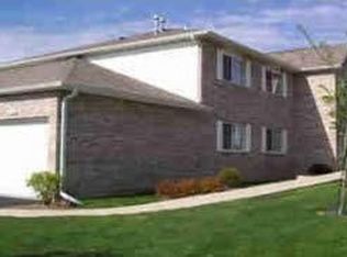 825 Constance Ln, Sycamore, IL 60178