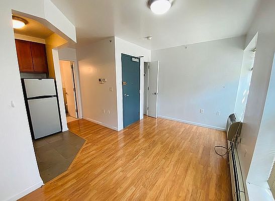 3rd image of 254 E 33rd St #2